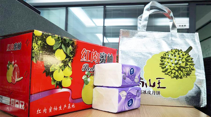 迎中秋 送關(guān)懷！金環(huán)電器給員工們派發(fā)中秋禮包