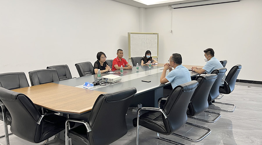 排憂難 提信心！鶴城鎮(zhèn)書記蒞臨金環(huán)電器開展暖企活動