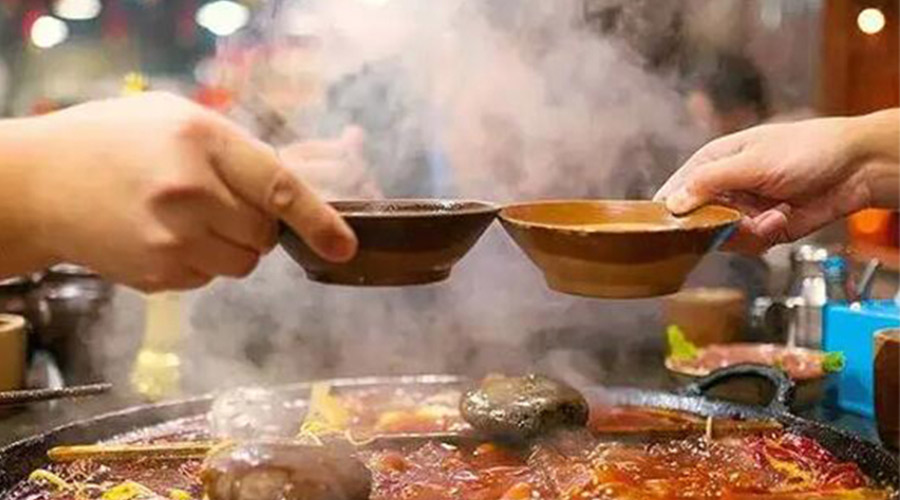 冬天火鍋團(tuán)建引來一身火鍋味  衣物烘干機(jī)化解職場尷尬！