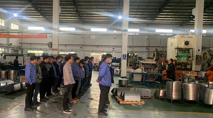 意氣奮發(fā)！金環(huán)電器沖壓車間組織人員開展例行早會